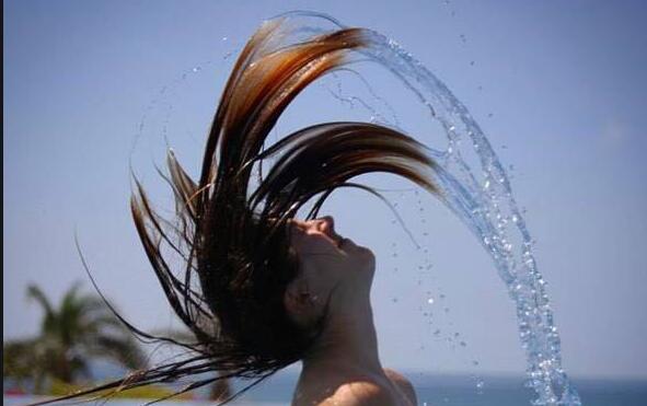 快住手！南寧美發(fā)學(xué)校教你正確洗頭方法