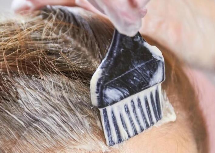 染發(fā)的時(shí)候頭皮痛？南寧技術(shù)好的美發(fā)學(xué)校來(lái)解答