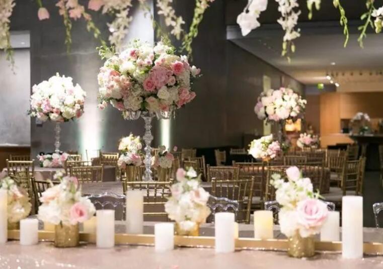 超實(shí)用的桌花布置技巧，南寧花藝培訓(xùn)班幫你總結(jié)好了