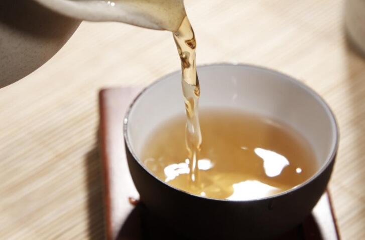 想喝茶養(yǎng)生？南寧美容學(xué)校提醒你4個(gè)注意事項(xiàng)