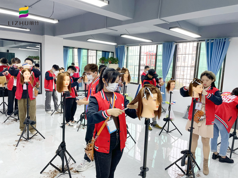 南寧學美發(fā)剪發(fā)：不同長度碎發(fā)怎么剪？