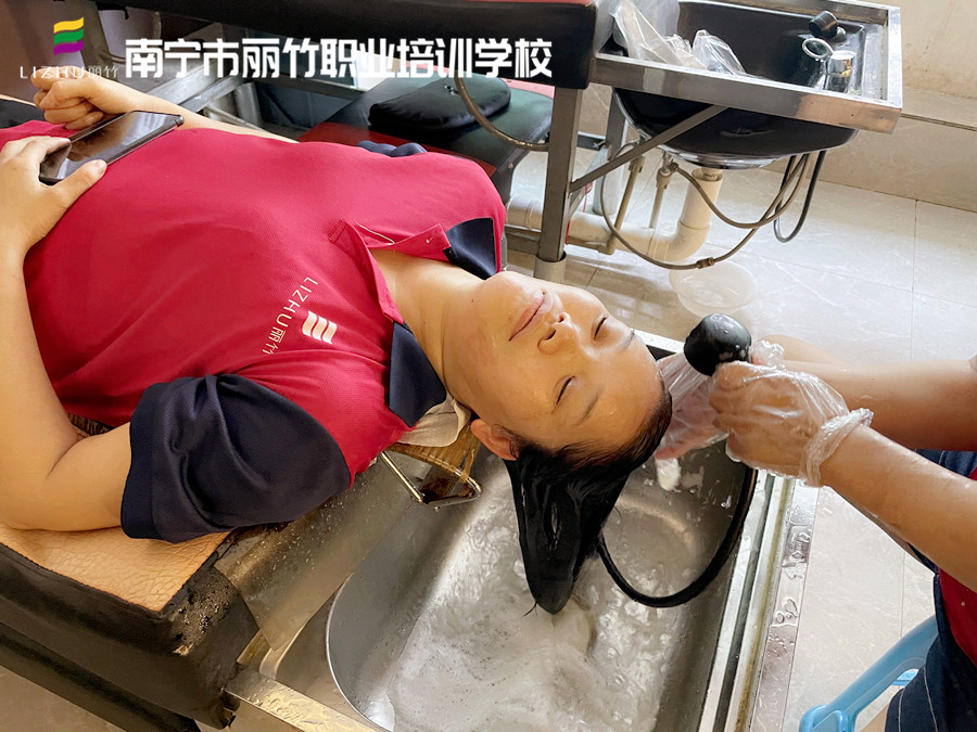 護(hù)發(fā)養(yǎng)發(fā)小知識：秋冬護(hù)發(fā)教程