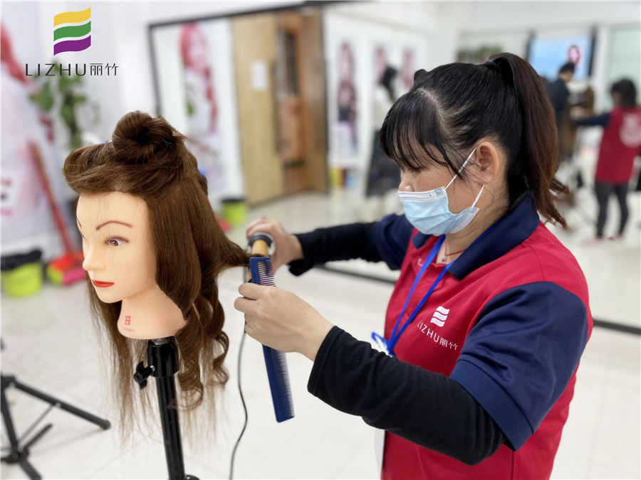 美發(fā)電棒注意事項，廣西正規(guī)美發(fā)學校分享