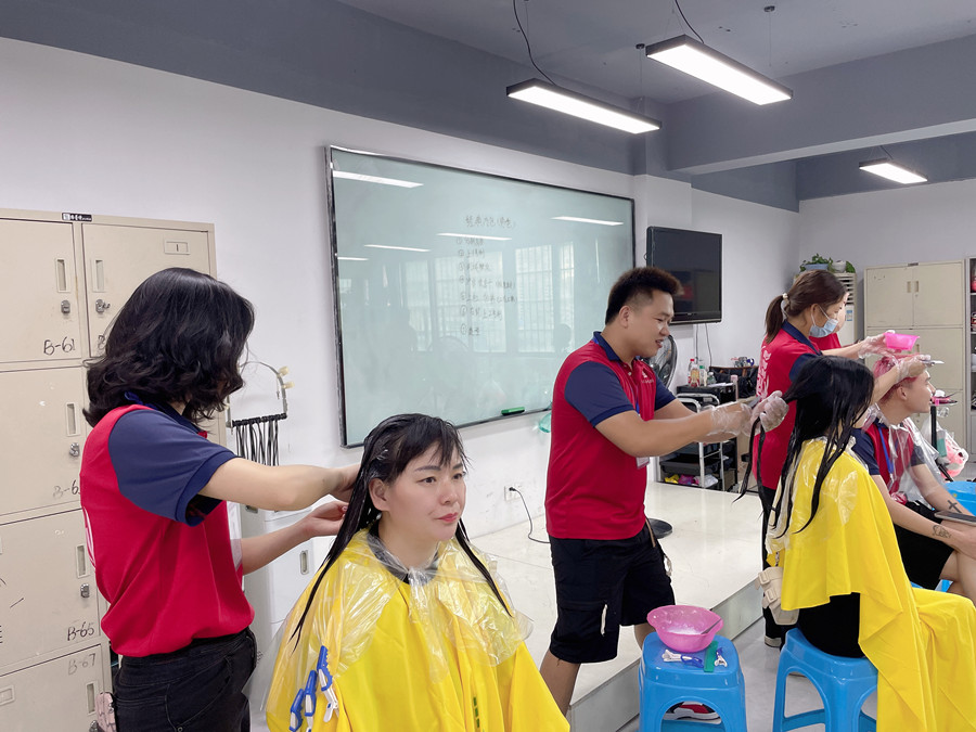 夏日染頭發(fā)后如何護理？廣西染發(fā)護發(fā)培訓(xùn)班分享技巧