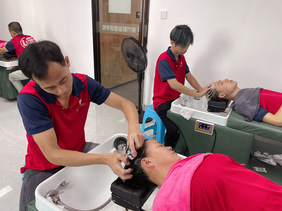 頭發(fā)分叉如何護理，零基礎學護發(fā)