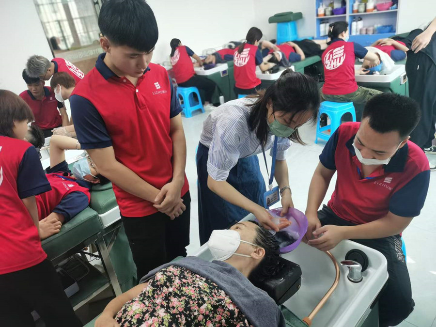 頭發(fā)為什么要進(jìn)行奶療？南寧學(xué)洗頭護(hù)發(fā)