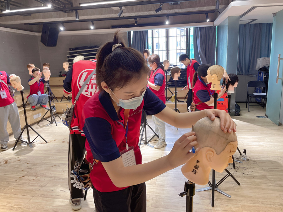 美發(fā)剃刀的使用技巧，廣西美發(fā)理發(fā)職業(yè)學(xué)校告訴你