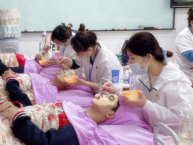 大愛喜歡軟膜粉護(hù)膚的原因，廣西學(xué)皮膚管理