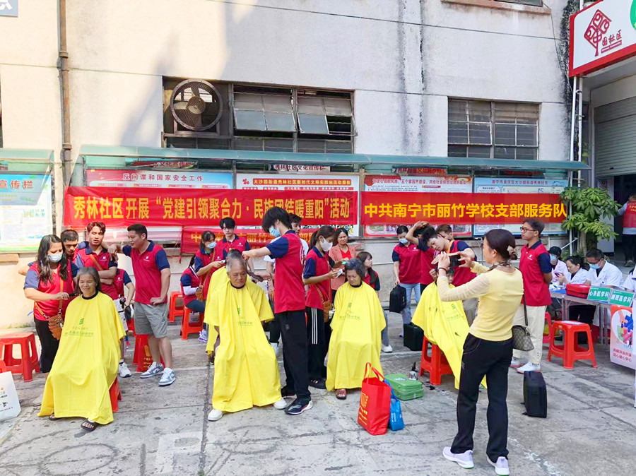 重陽節(jié) | 南寧美發(fā)職業(yè)學校為老人送溫暖