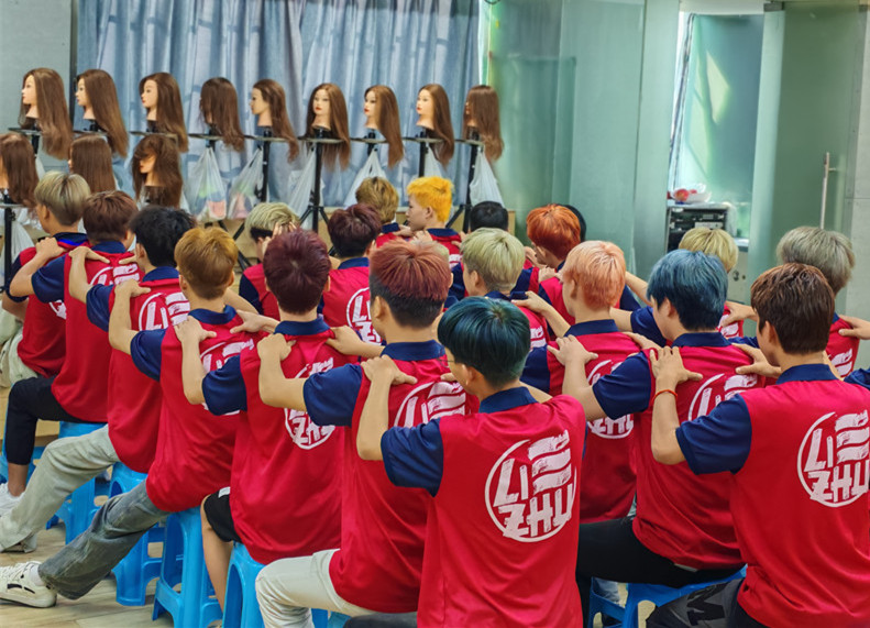 南寧學洗頭 | 南寧美發(fā)專業(yè)學校推薦