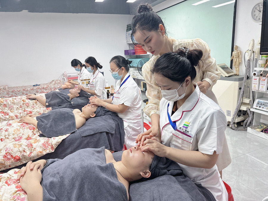 敏敏的肌膚怎么護(hù)理？廣西皮膚管理師教你