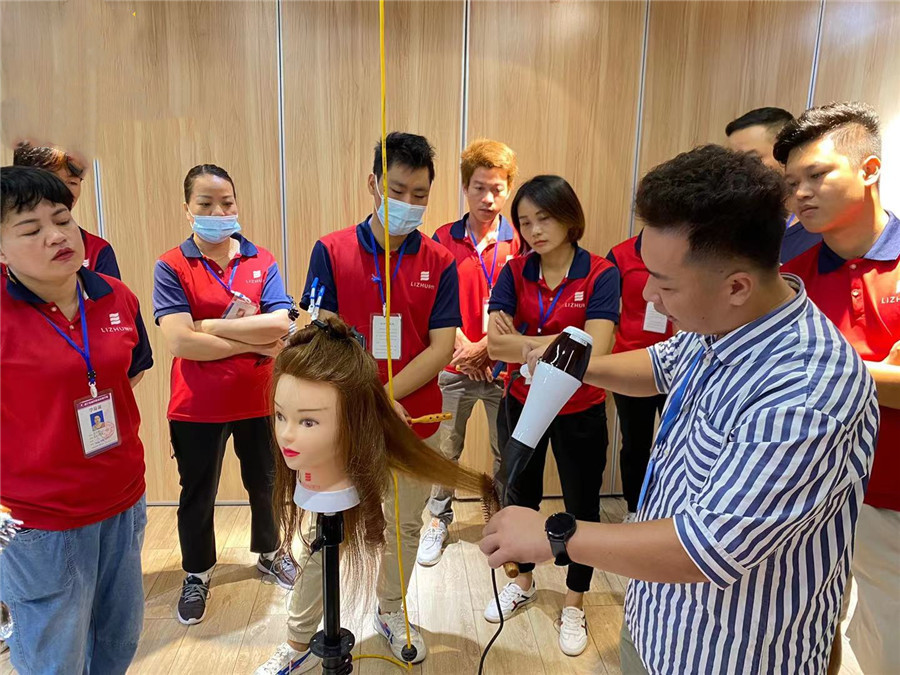 快速洗吹頭發(fā)的技巧，廣西吹風造型整理