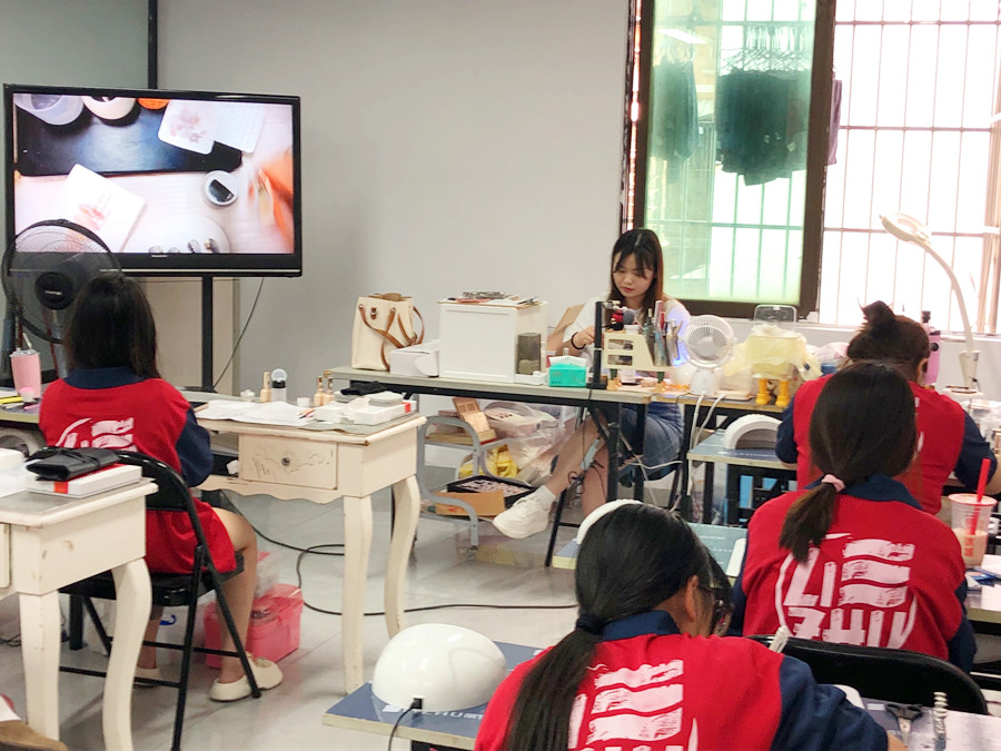 想在南寧學美甲技術，歡迎報讀麗竹學校