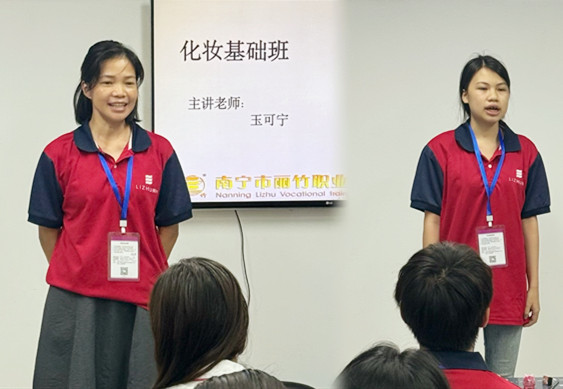 化妝新生自我介紹，廣西化妝課堂日常