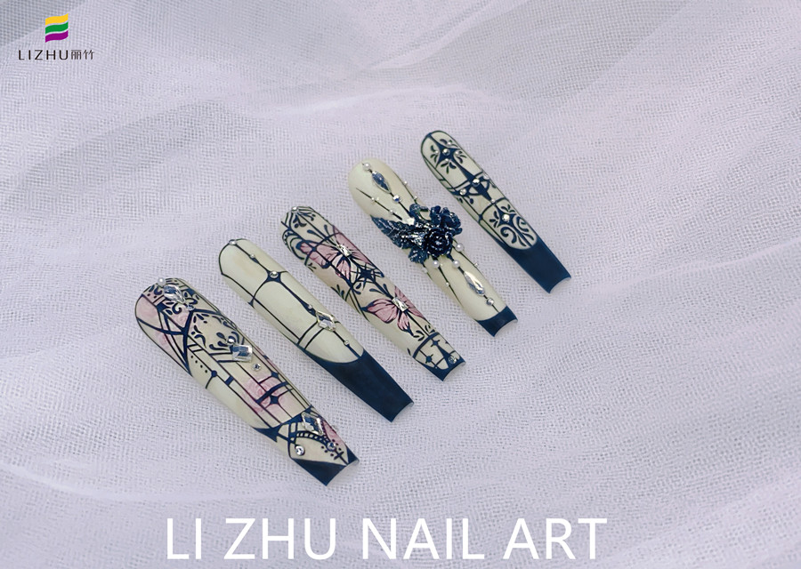 手繪花窗美甲，南寧美甲設(shè)計(jì)作品賞析