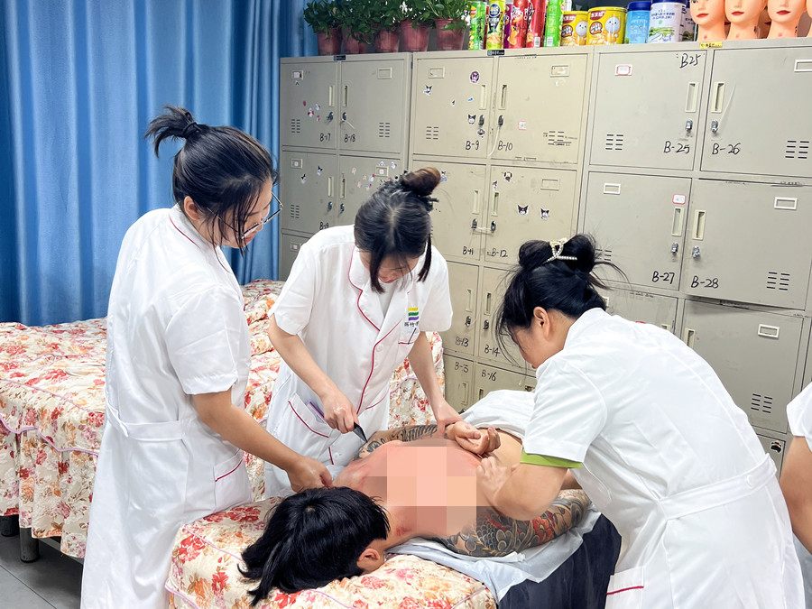 背部刮（sha）痧練習(xí)課堂，南寧健康管理美容