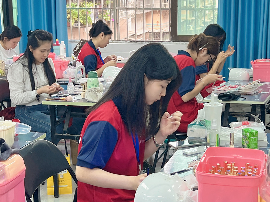 廣西美甲學(xué)習(xí)日常，到處都是歡聲笑語