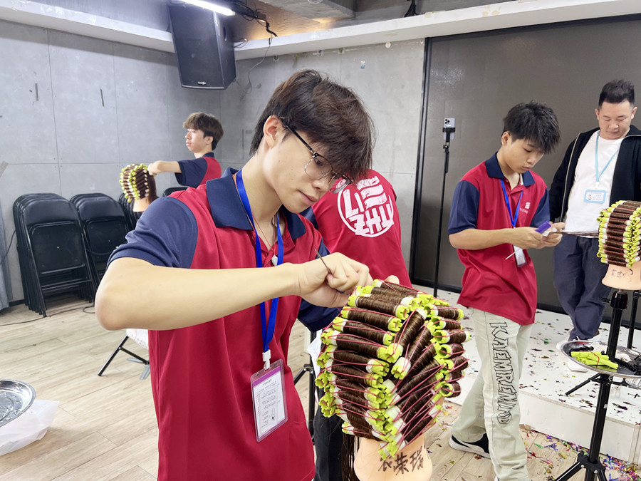 美發(fā)新手如何學(xué)上杠？南寧卷發(fā)培訓(xùn)