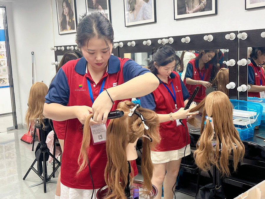 卷發(fā)護(hù)理技巧，廣西燙染技術(shù)學(xué)校課程