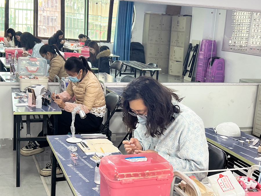 南寧美甲創(chuàng)業(yè)，歡迎到麗竹美甲學(xué)校