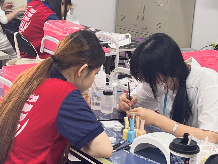 南寧美甲學(xué)習(xí)：零基礎(chǔ)學(xué)美甲無(wú)從下手？